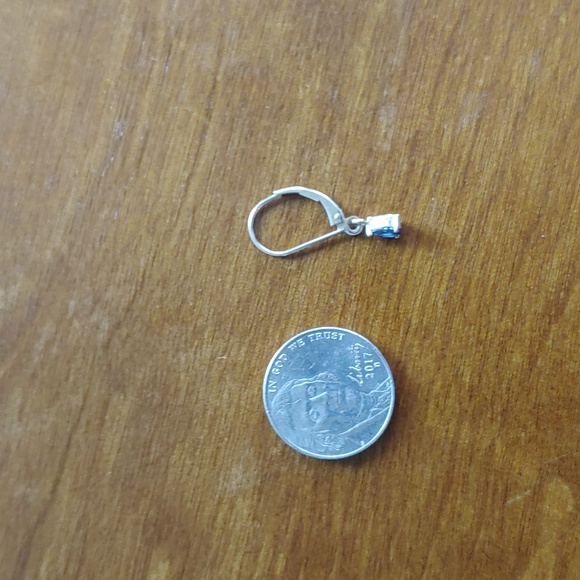 Vintage Petite genuine sapphire and 14k earrings - Picture 3 of 3